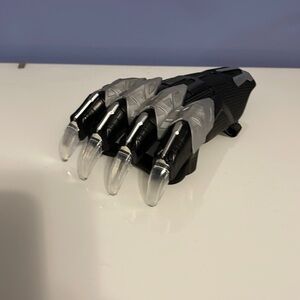 Black panther claw